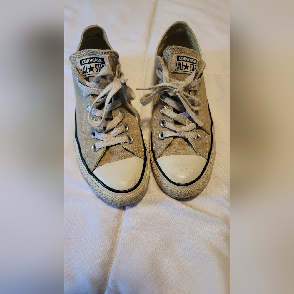 Converse All Star. Men's 5 or Women's 7. Beige in color.